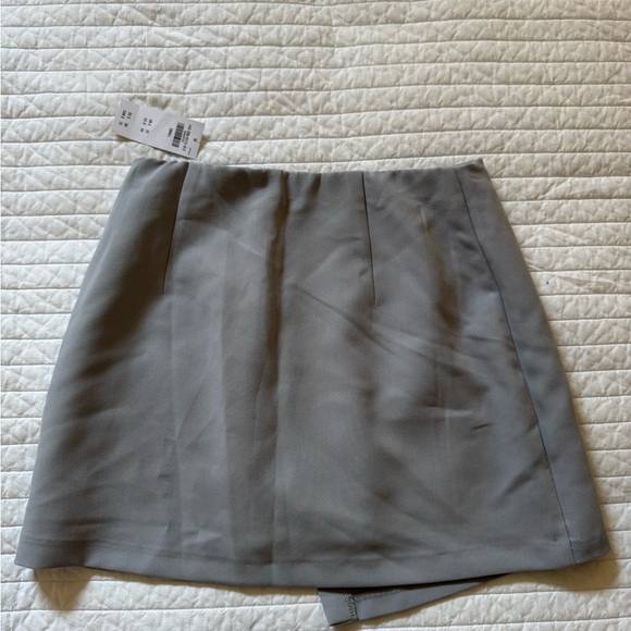 COPY - ABERCROMBIE SKORT NWT - Picture 3 of 3